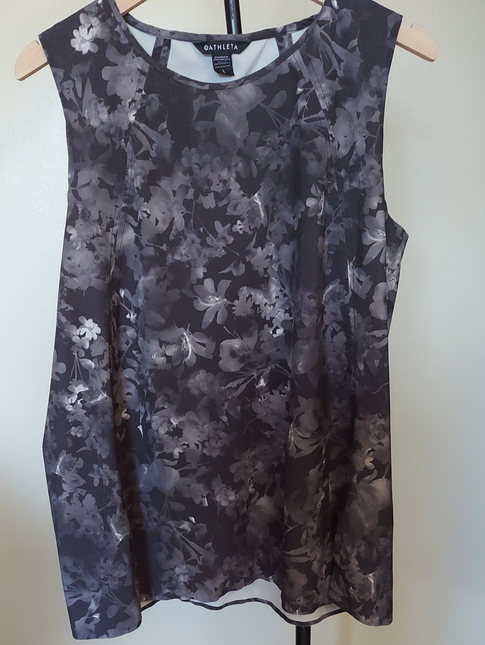 Athleta Zephyr Refined Tank Sz L black Grey floral print